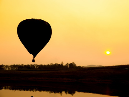 decoller des perichons en montgolfière pour decouvrir la plaine du Forez