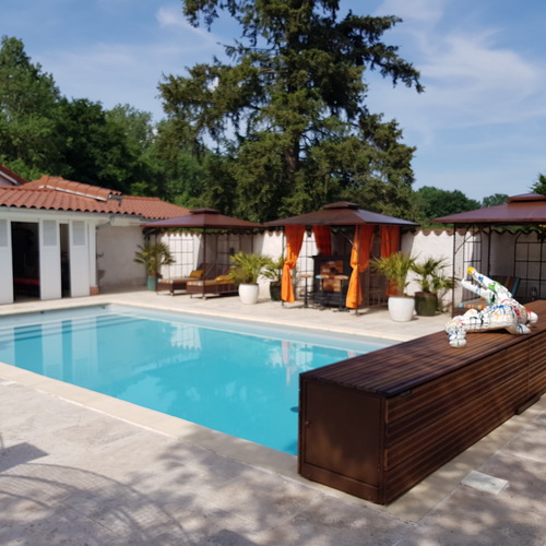 L'espace piscine bientôt ouvert au château des Périchons chambres d'hôtes de prestige Loire